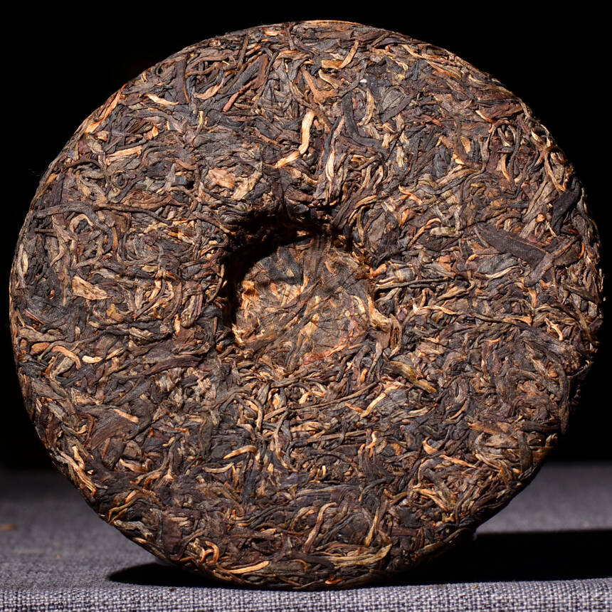 勐海班章茶厂成立20周年纪念饼！这滋味，有点顶！入口