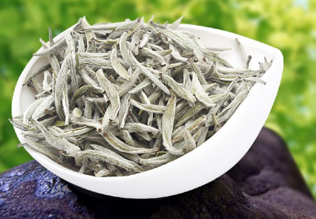 白茶茶叶里有许多白色绒毛正常吗？