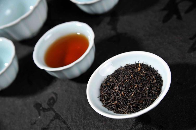 喝菊花茶、茉莉花茶、金银花茶、绿茶、红茶等对身体好